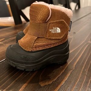 Northface toddler size 4 snow boots (pink fur)